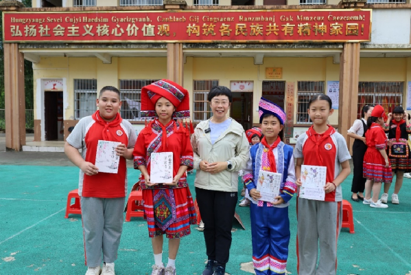 講好中華民族共同體故事，讓網(wǎng)絡(luò)“連心”更“聚心”