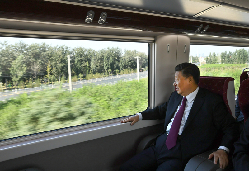 2019年9月25日，習(xí)近平總書記乘坐軌道列車前往北京大興國際機(jī)場。