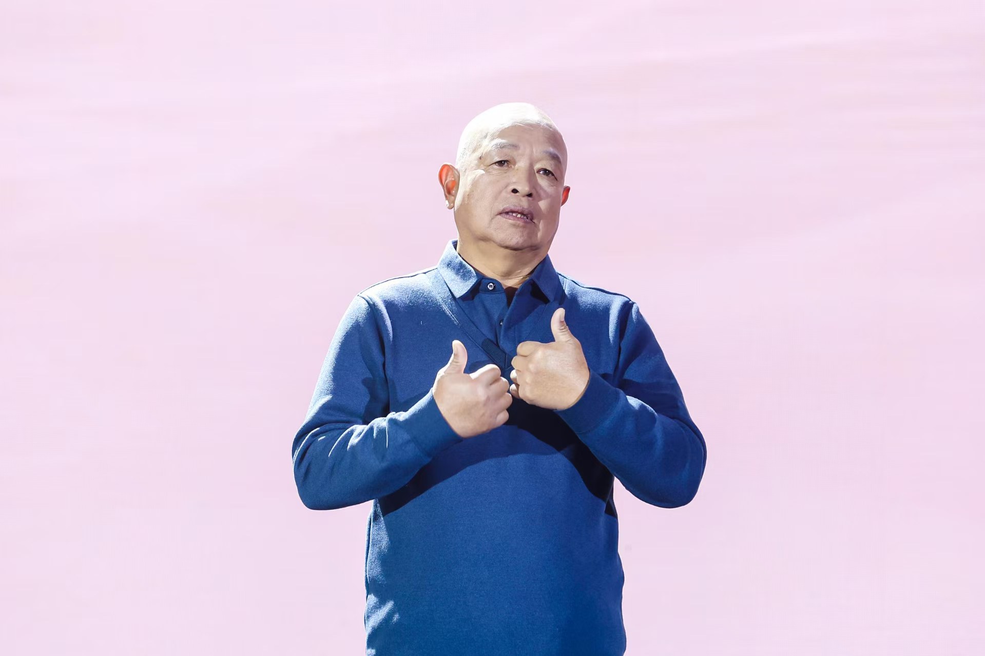 “山東好人”、煙臺(tái)市無(wú)聲洗車場(chǎng)經(jīng)理柳興濤。人民視頻供圖。