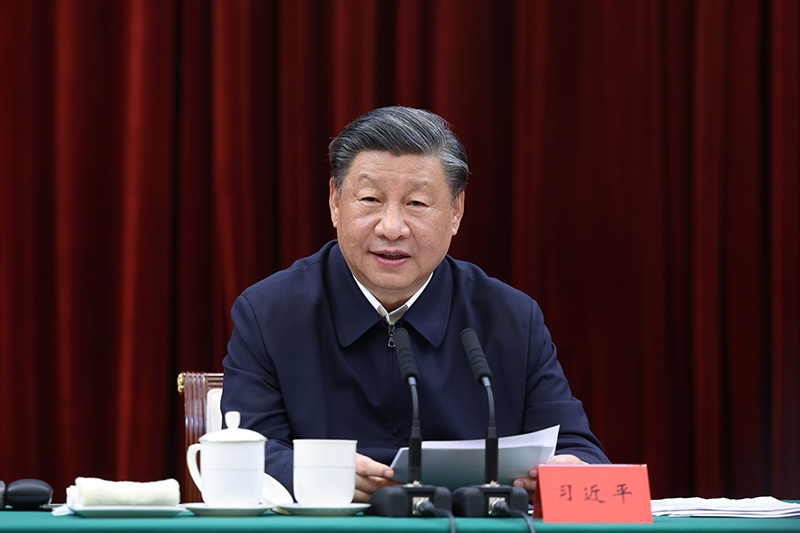 2023年10月12日下午，中共中央總書(shū)記、國(guó)家主席、中央軍委主席習(xí)近平在江西省南昌市主持召開(kāi)進(jìn)一步推動(dòng)長(zhǎng)江經(jīng)濟(jì)帶高質(zhì)量發(fā)展座談會(huì)并發(fā)表重要講話(huà)。新華社記者 鞠鵬 攝