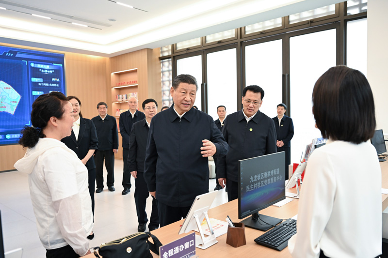 2024年4月22日下午，習近平總書記在重慶市九龍坡區(qū)謝家灣街道民主村社區(qū)考察。