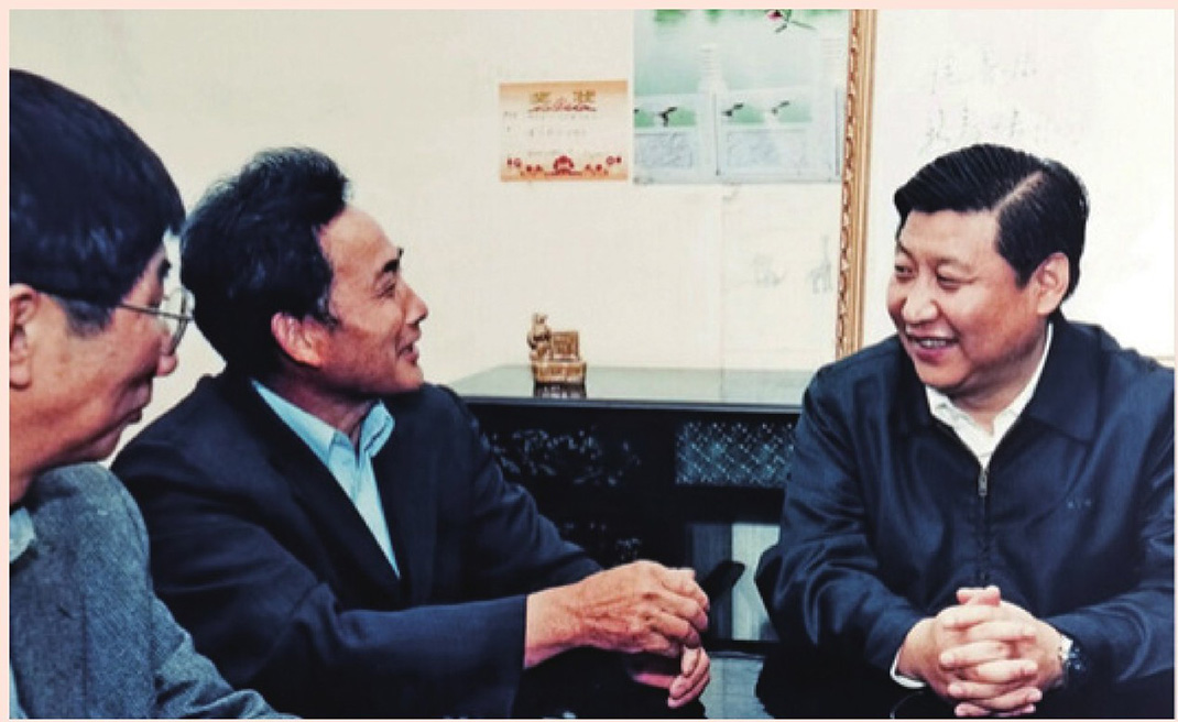 2003年4月24日，時(shí)任浙江省委書記習(xí)近平在浙江下姜村調(diào)研。