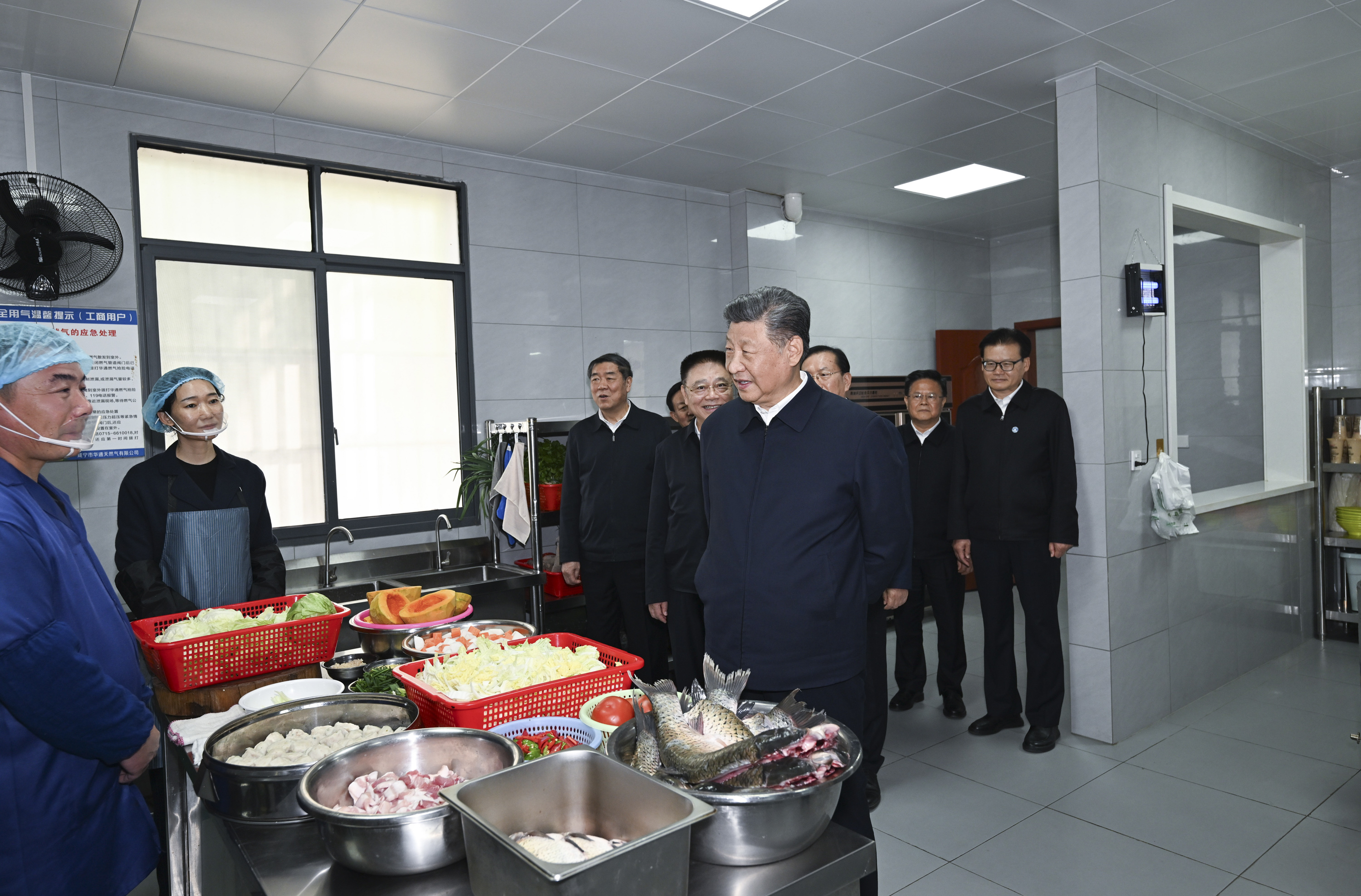 2024年11月5日，習(xí)近平總書記在湖北省咸寧市嘉魚縣潘家灣鎮(zhèn)四邑村考察。