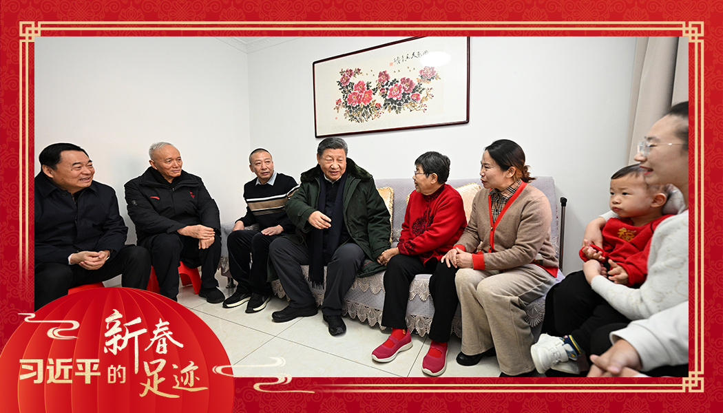 2025年1月23日，農(nóng)歷新年前夕，習(xí)近平總書記在遼寧沈陽(yáng)大東區(qū)長(zhǎng)安街道長(zhǎng)安小區(qū)考察時(shí)，走進(jìn)居民郎素蘭家中看望。