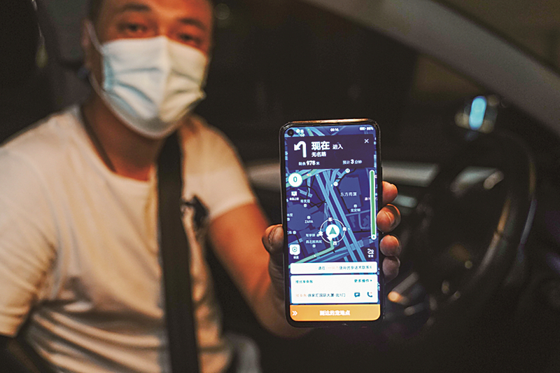 2022年6月1日凌晨，網(wǎng)約車司機(jī)黃興展示他當(dāng)天接到的第一單。
