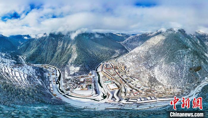 壤塘的雪后美景?！∪捞量h融媒體中心供圖