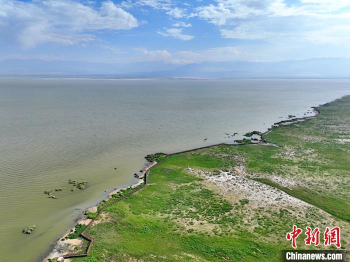 圖為航拍都蘭湖國(guó)家濕地公園?！∑钤鲚?攝