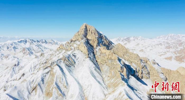 圖為山川被白雪覆蓋?！《继m縣融媒體中心供圖