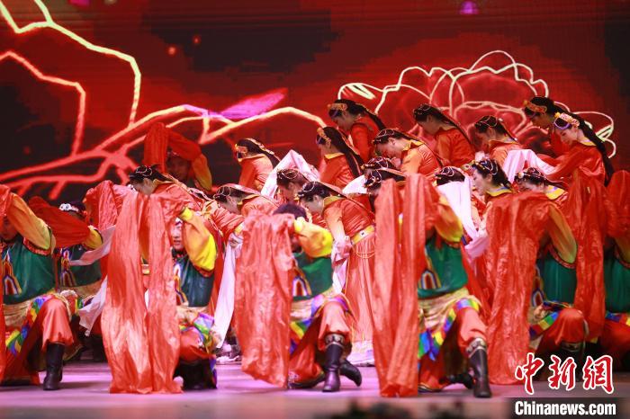 圖為農(nóng)行西藏分行演出現(xiàn)場(chǎng)?！∞r(nóng)行西藏分行 供圖