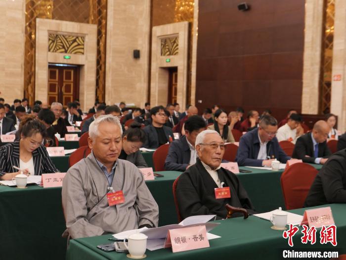 圖為西藏自治區(qū)各族各界慶祝中國共產(chǎn)黨成立100周年座談會現(xiàn)場。　謝牧 攝