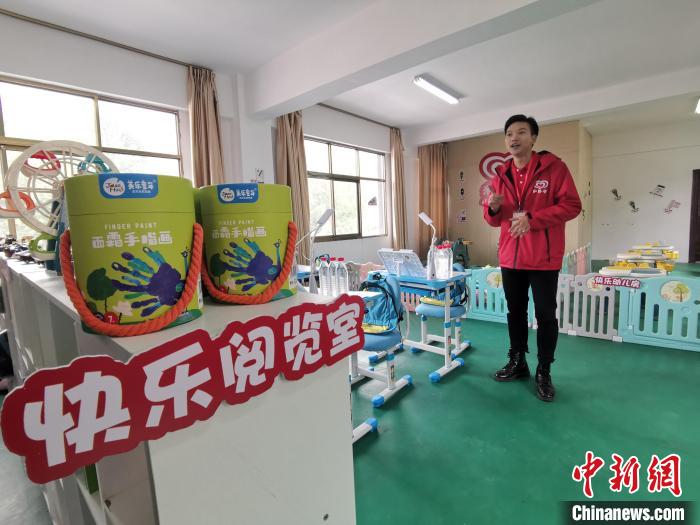 拉薩市堆龍德慶區(qū)幫普村的“心路文化空間”設(shè)有舒適的閱覽室?！≮w延 攝