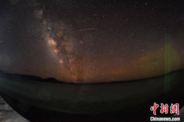 錯(cuò)鄂湖星空璀璨，一顆流星劃過?！?lt;a target='_blank' ></p><p  align=