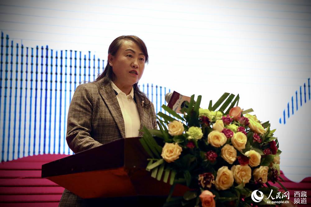 拉薩市旅游發(fā)展局相關(guān)負(fù)責(zé)人發(fā)言。人民網(wǎng) 次仁羅布攝