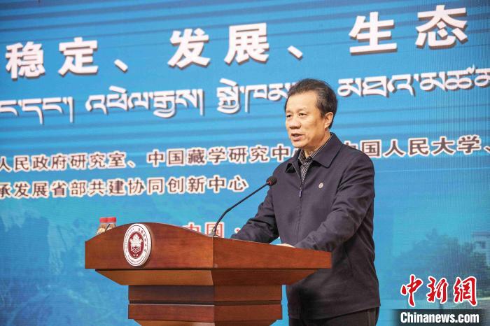 圖為西藏民族大學(xué)黨委書記、副校長劉凱在開幕式上致辭?！钪覍?攝