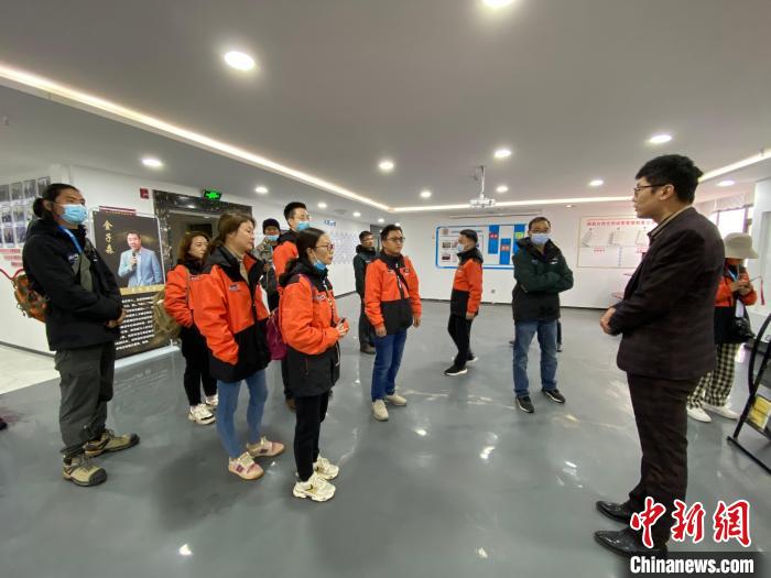 圖為2021瀾湄萬里行中外媒體在昌都新區(qū)采訪。　李江寧 攝