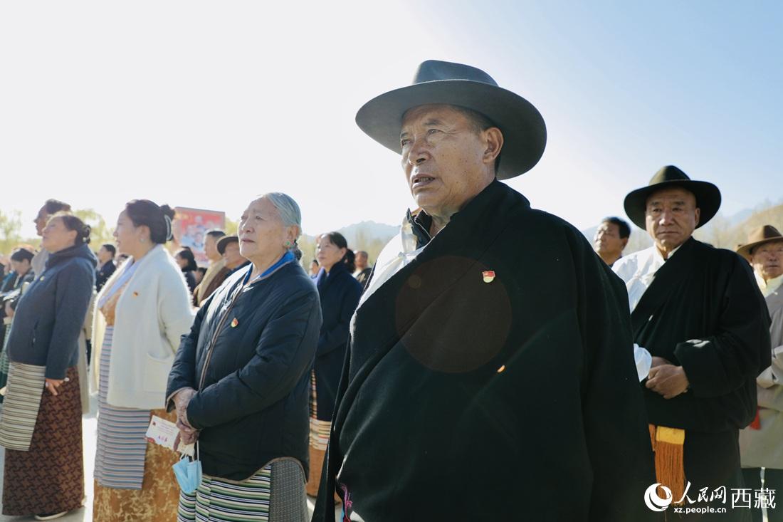 升旗儀式現(xiàn)場。人民網(wǎng) 次仁羅布攝