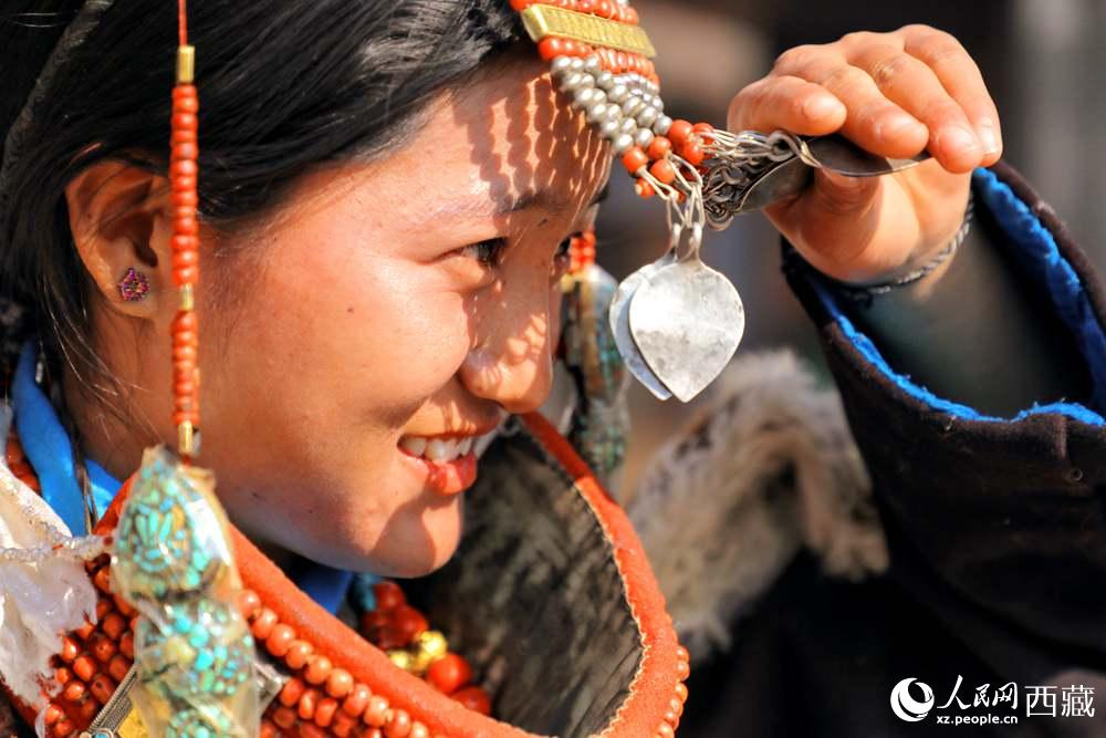 撩起“神秘面紗”。人民網(wǎng) 李海霞
