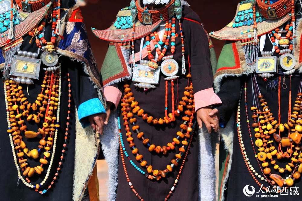 精美的“飛天服飾”。人民網(wǎng) 李海霞攝