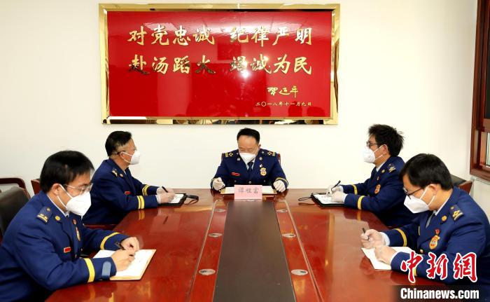圖為西藏森林消防總隊(duì)在二十大開幕會結(jié)束后組織學(xué)習(xí)討論?！∥鞑厣窒揽傟?duì)供圖
