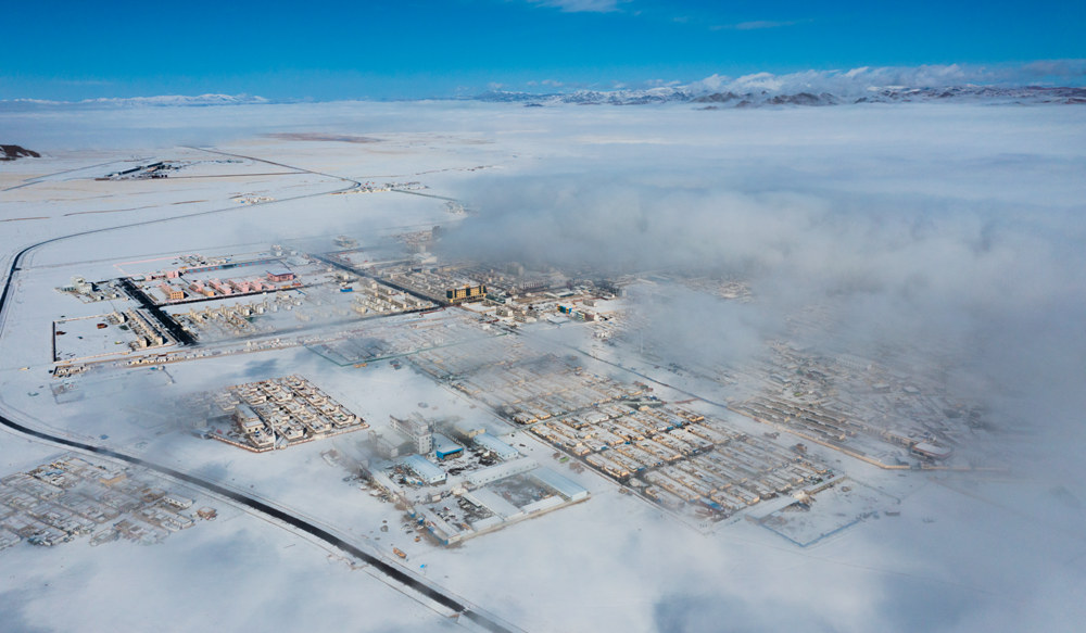 西藏阿里地區(qū)改則縣迎來初雪，銀裝素裹，美如畫卷。