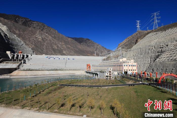 圖為金沙江上游蘇洼龍水電站?！⊥趵?攝