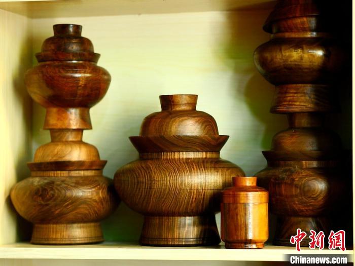 圖為各種木碗成品。　 鄧巴 　攝