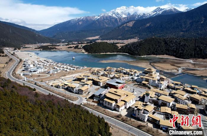 2月17日，西藏林芝魯朗小鎮(zhèn)。(無人機(jī)照片) 李林 攝