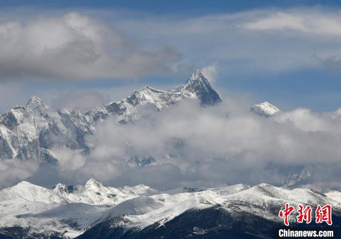 2月17日，西藏林芝色季拉山觀景臺拍到的南迦巴瓦峰?！±盍?攝