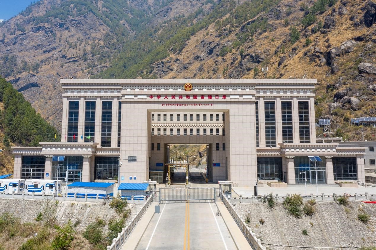 吉隆口岸航拍畫(huà)面。人民網(wǎng)記者 唐宋攝
