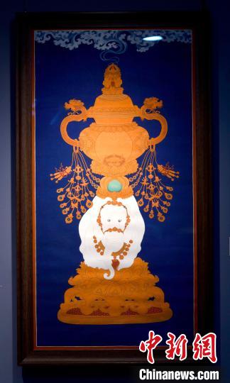 圖為5月16日，展覽中的新創(chuàng)唐卡作品《瑞象承香》。　李林 攝