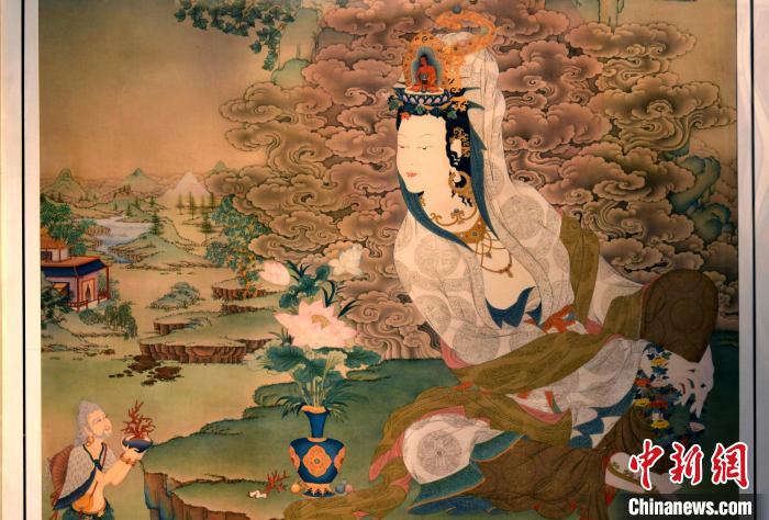 圖為5月16日，展覽中新創(chuàng)唐卡作品《靜息觀音》(局部)?！±盍?攝