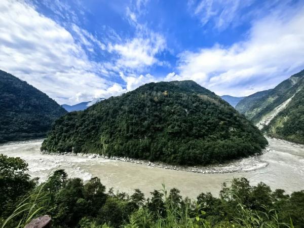 幾代建設(shè)者，歷經(jīng)半個(gè)多世紀(jì)完成！這是一條怎樣的公路？
