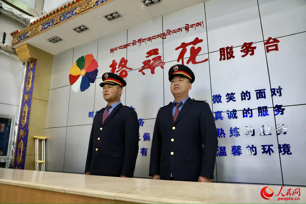 那曲火車站格?；ǚ?wù)臺(tái)。人民網(wǎng)記者 次仁羅布攝