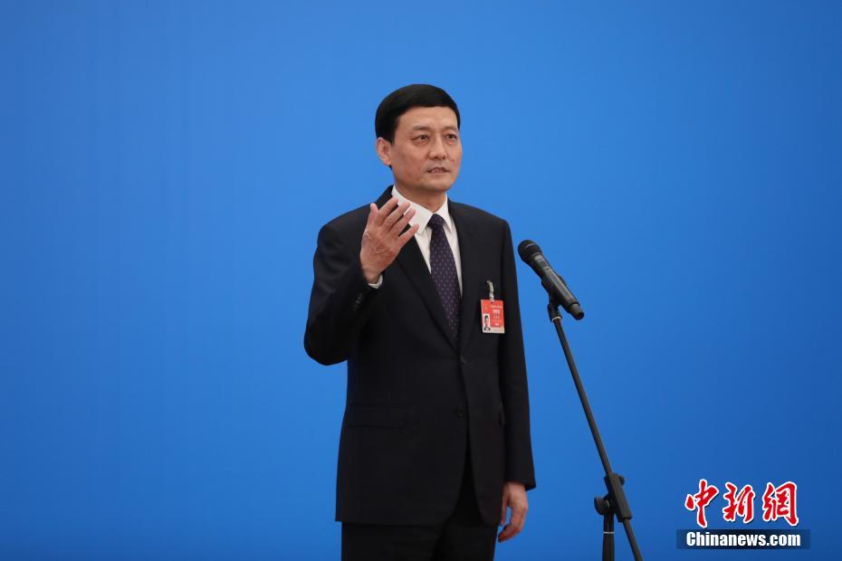 3月8日，第十三屆全國人民代表大會第四次會議舉行第二場“部長通道”采訪活動。圖為中國工業(yè)和信息化部部長肖亞慶通過網(wǎng)絡(luò)視頻方式接受采訪。 <a target='_blank' ><p  align=