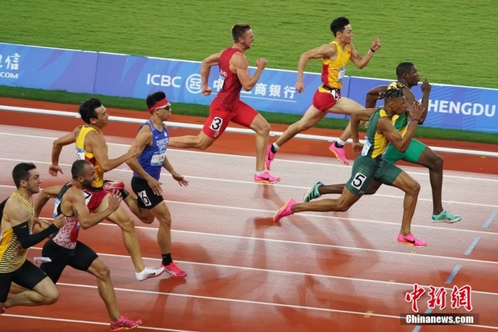 8月2日，第31屆世界大學生夏季運動會男子100米決賽在四川成都舉行，牙買加選手GOLDSON Kadrian dwayne(右一)以10秒04奪得男子百米冠軍。<a target='_blank' href='/'><p  align=